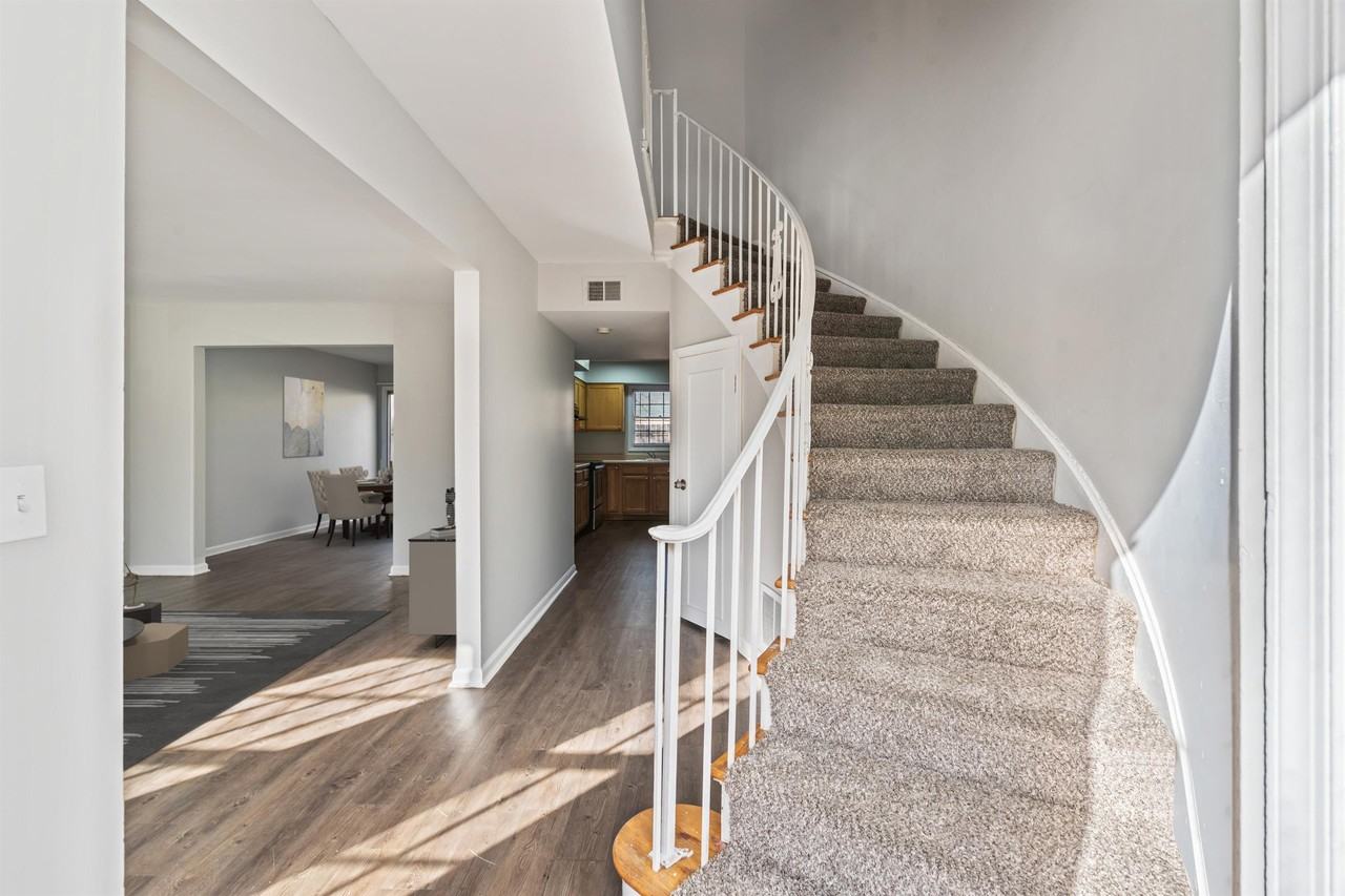 Jamestown Apartments - Photo 4 of 48