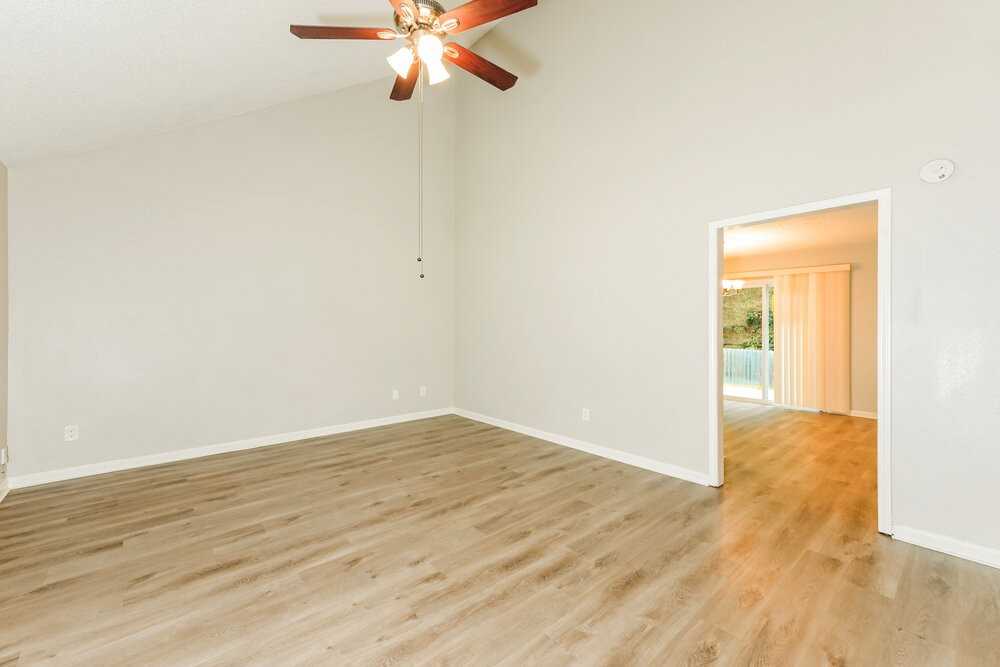 1612 Picadilly Ct Ne - Photo 5 of 17