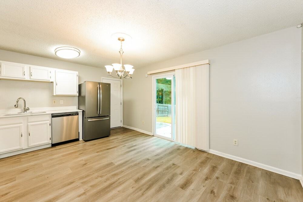 1612 Picadilly Ct Ne - Photo 6 of 17