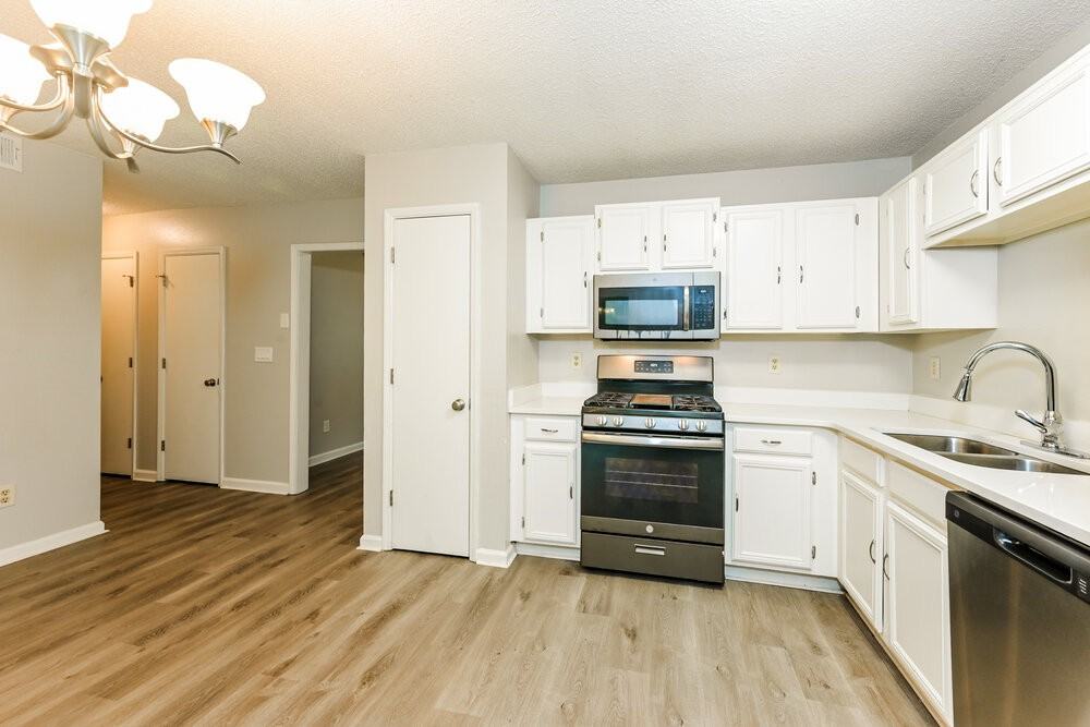 1612 Picadilly Ct Ne - Photo 7 of 17