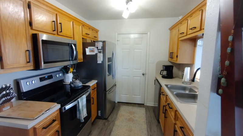 1002 Hickory St #B - Photo 4 of 5