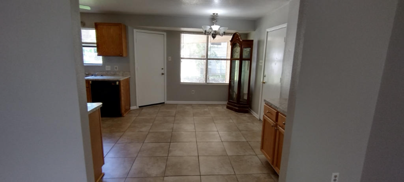 2505 Mark Dr - Photo 4 of 11