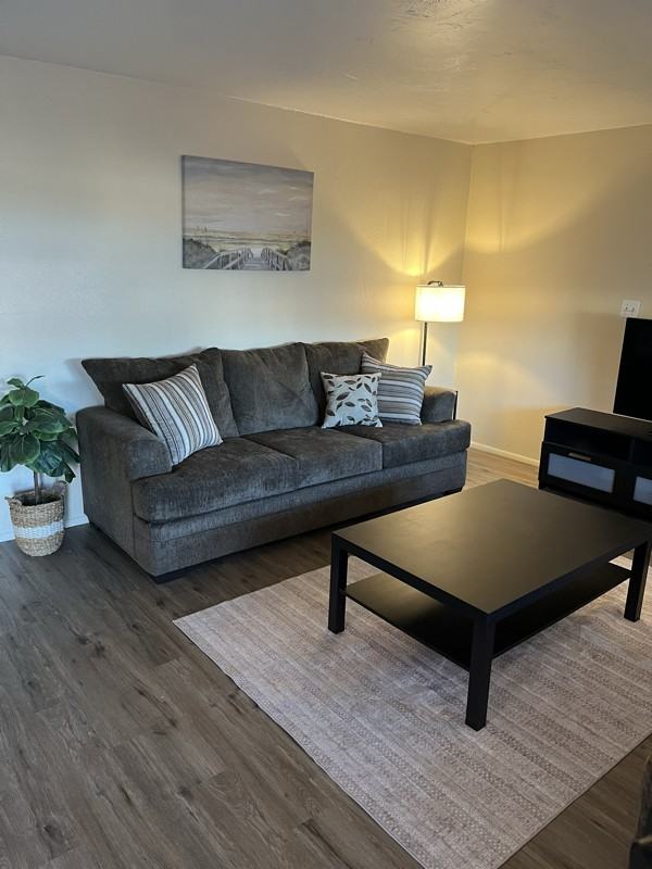 510 N Iroquois Ave - Photo 2 of 9