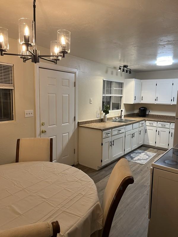 510 N Iroquois Ave - Photo 3 of 9