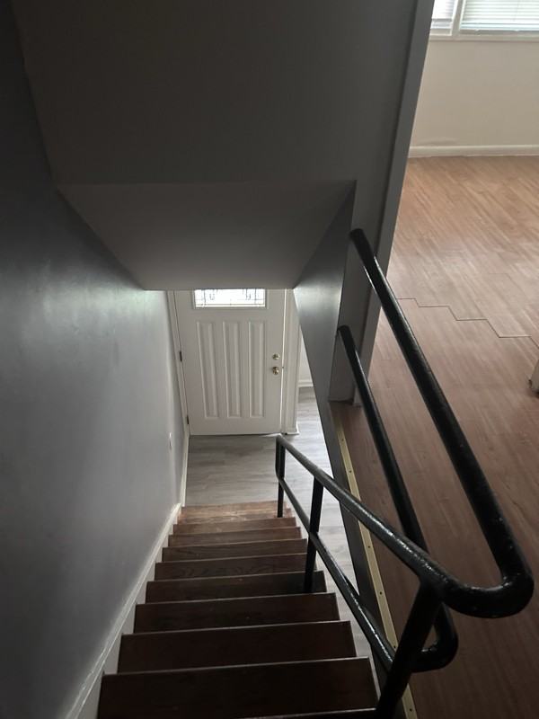 1025 Fredonia Ct - Photo 3 of 11