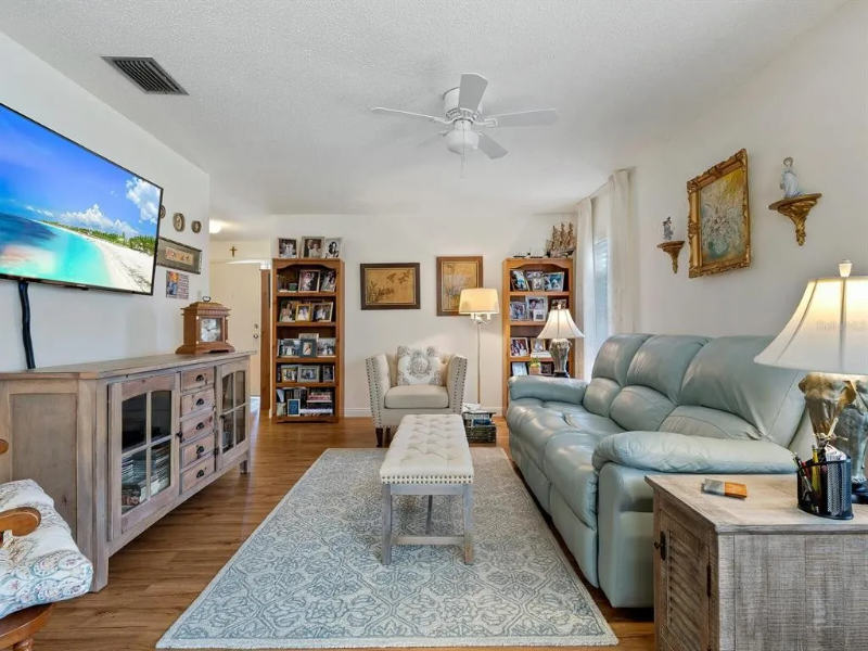 1624 Whitehead Dr #320 - Photo 4 of 18