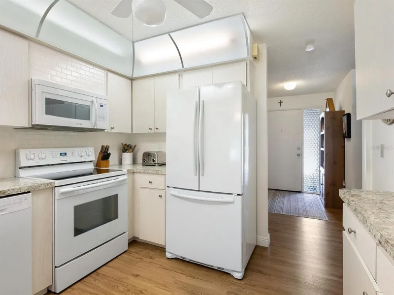 1624 Whitehead Dr #320 - Photo 6 of 18