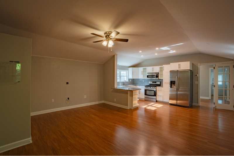 884 Parker St - Photo 3 of 14