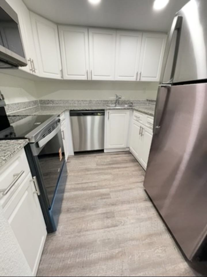 19477 Northeast 10th Avenue - Photo 4 of 9