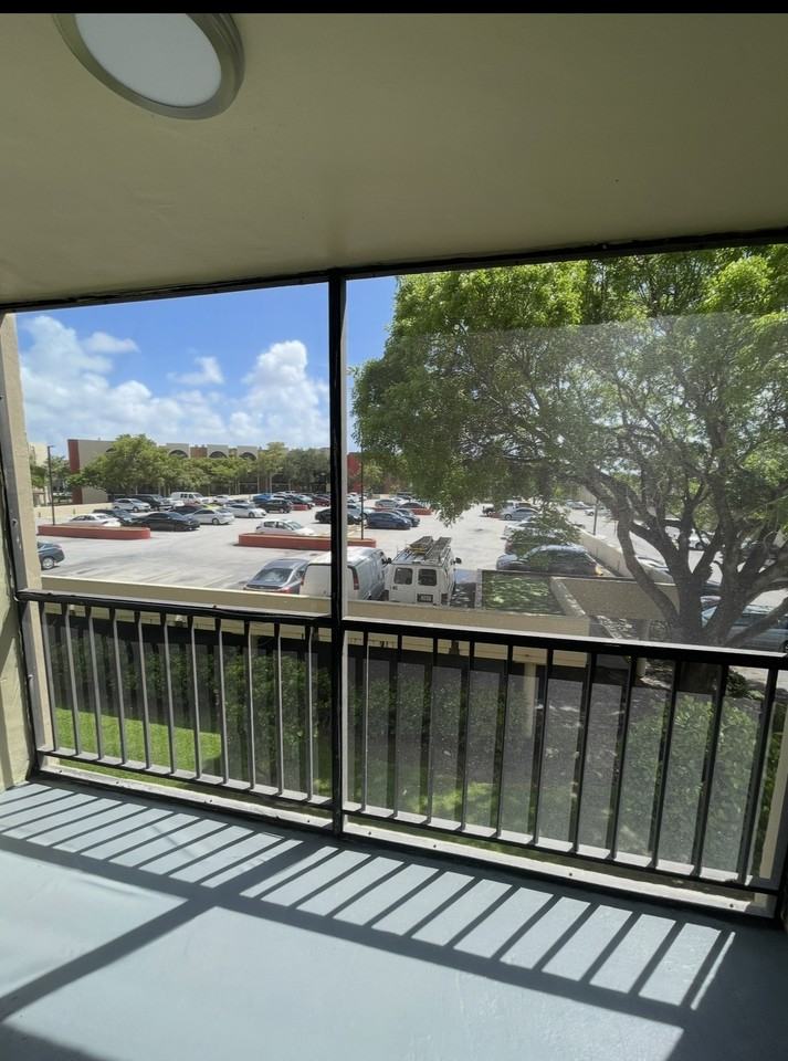 19477 Northeast 10th Avenue - Photo 7 of 9