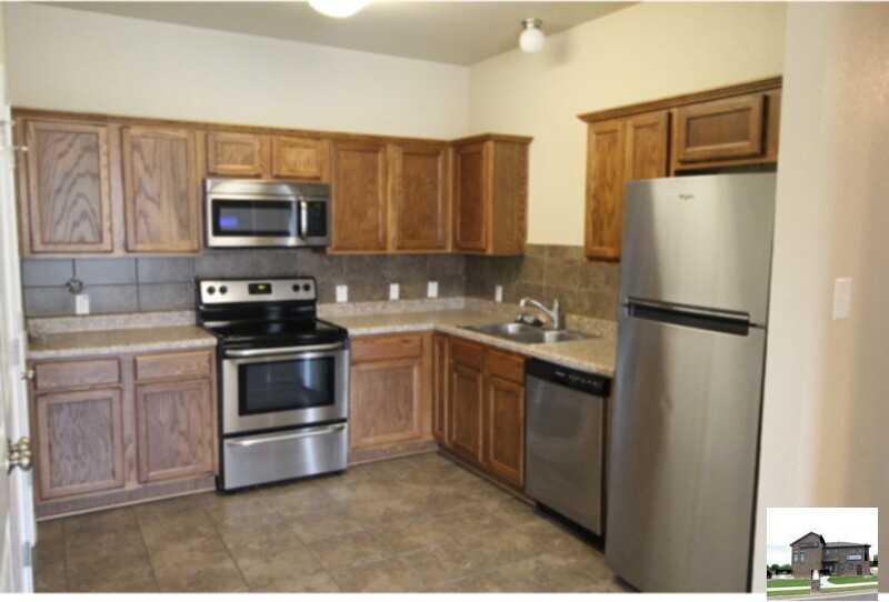 917 Brookview Dr #B - Photo 3 of 12