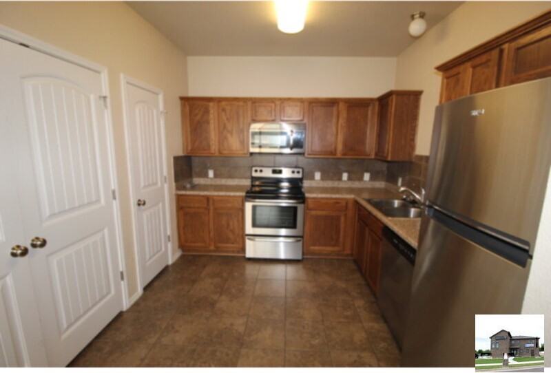 917 Brookview Dr #B - Photo 4 of 12
