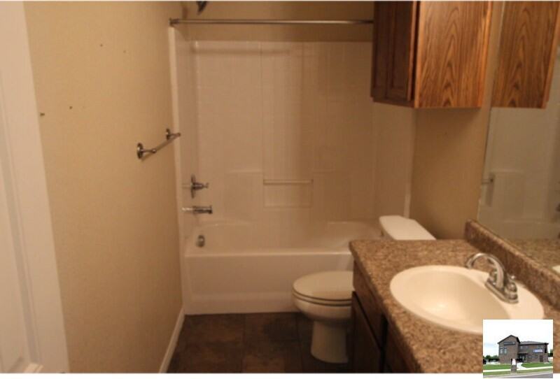 917 Brookview Dr #B - Photo 7 of 12