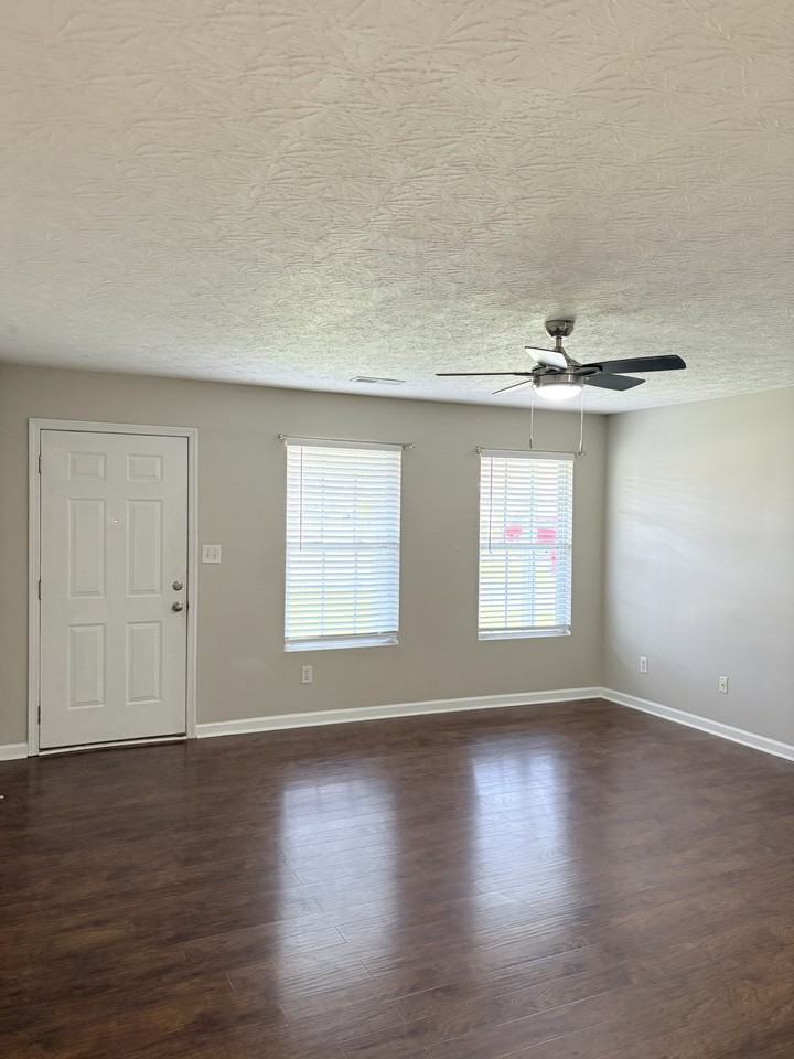 436 Catalpa Cir #NA - Photo 2 of 12