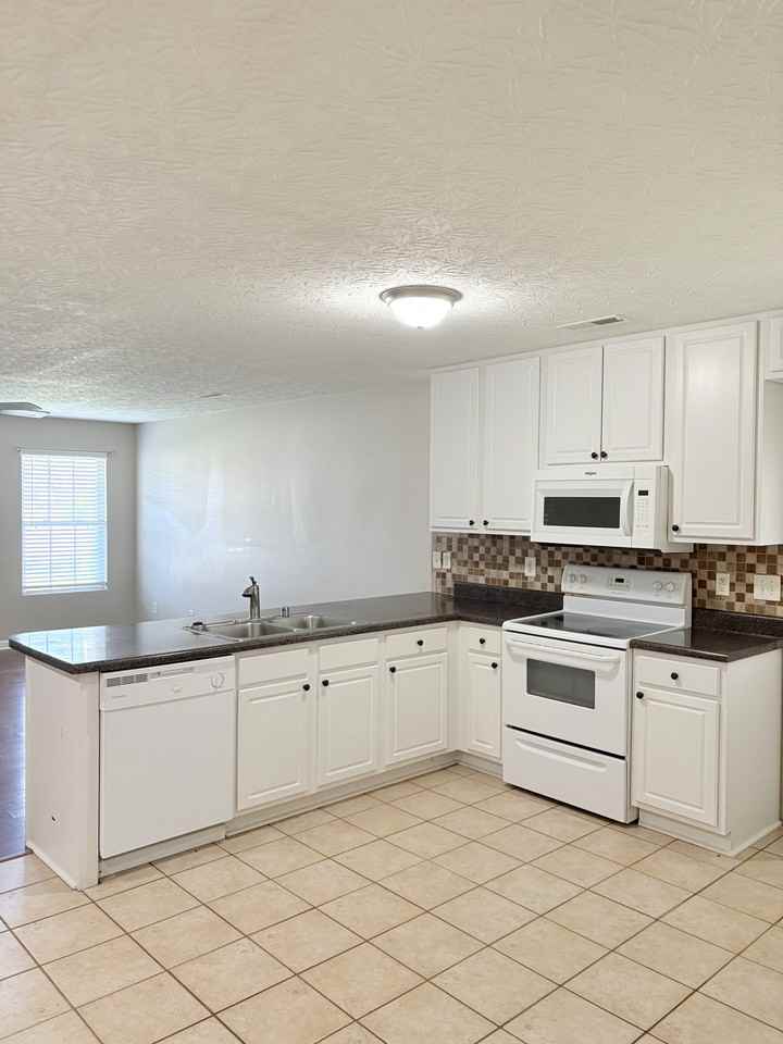 436 Catalpa Cir #NA - Photo 4 of 12