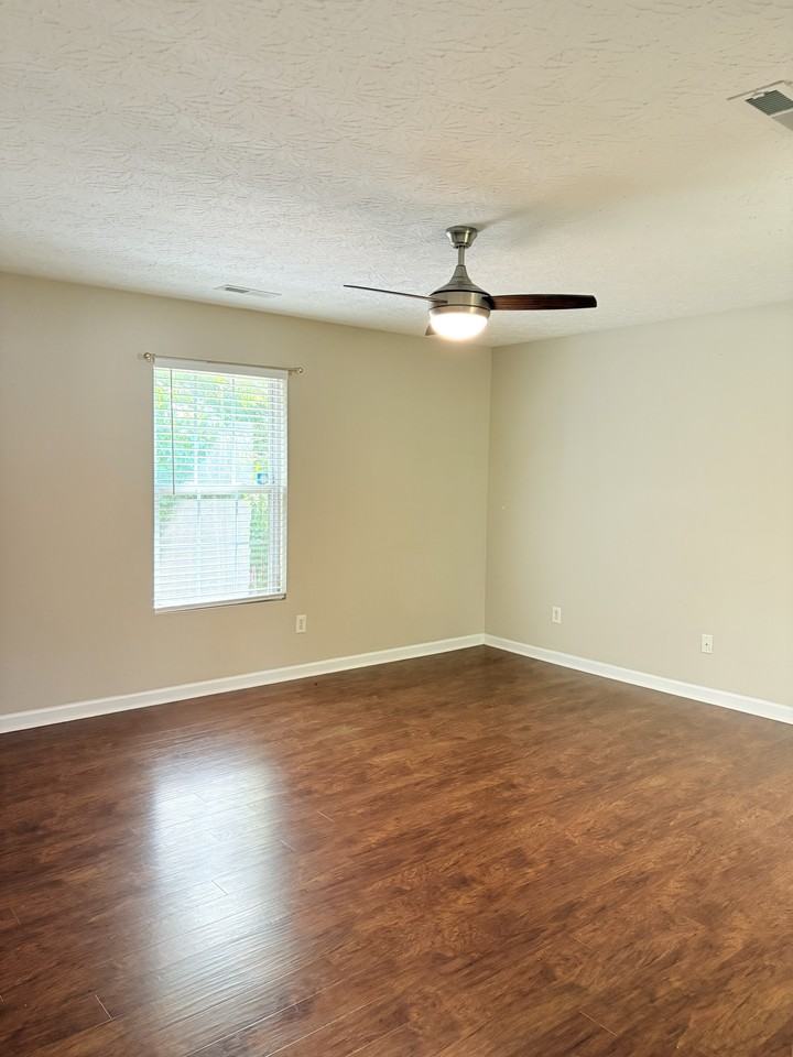 436 Catalpa Cir #NA - Photo 5 of 12