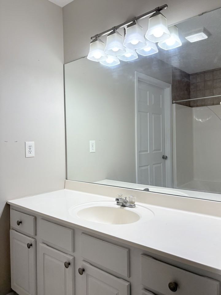 436 Catalpa Cir #NA - Photo 7 of 12