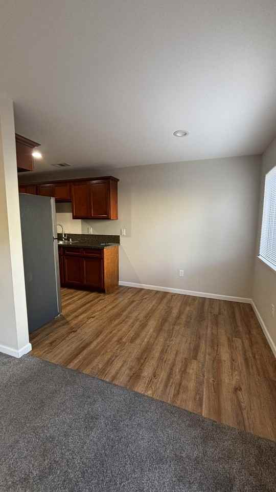 1352 Drake Dr - Photo 3 of 8