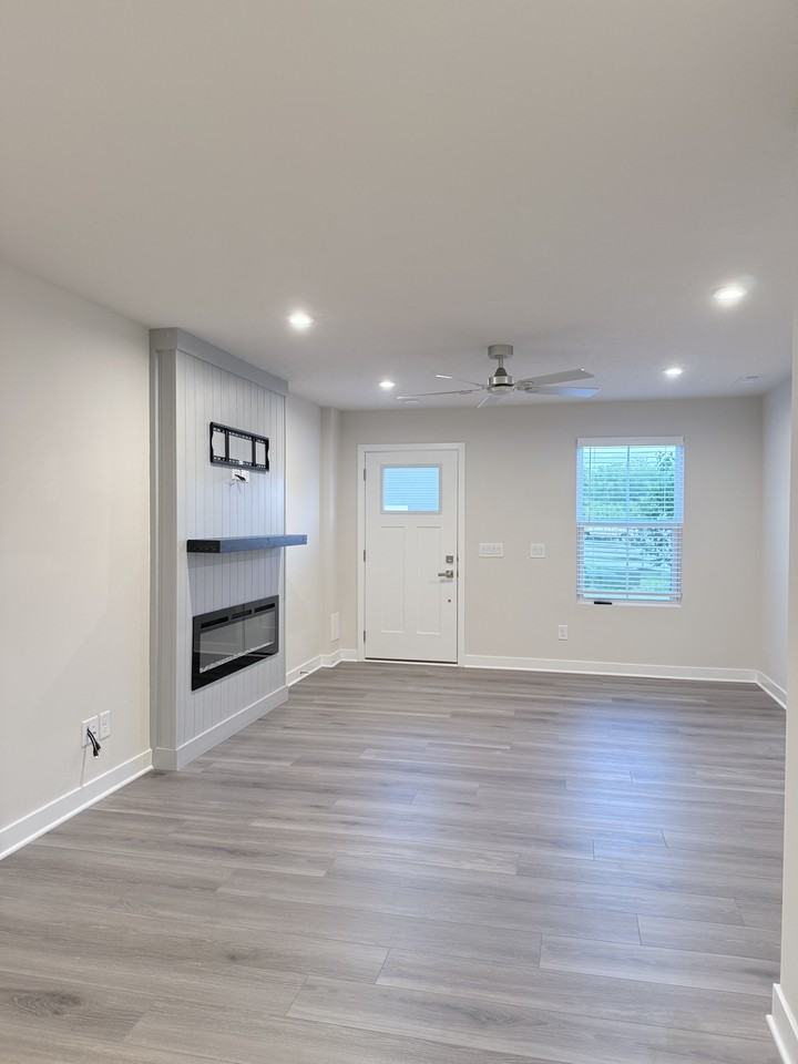 1292 Divot Cir #1292 - Photo 3 of 29