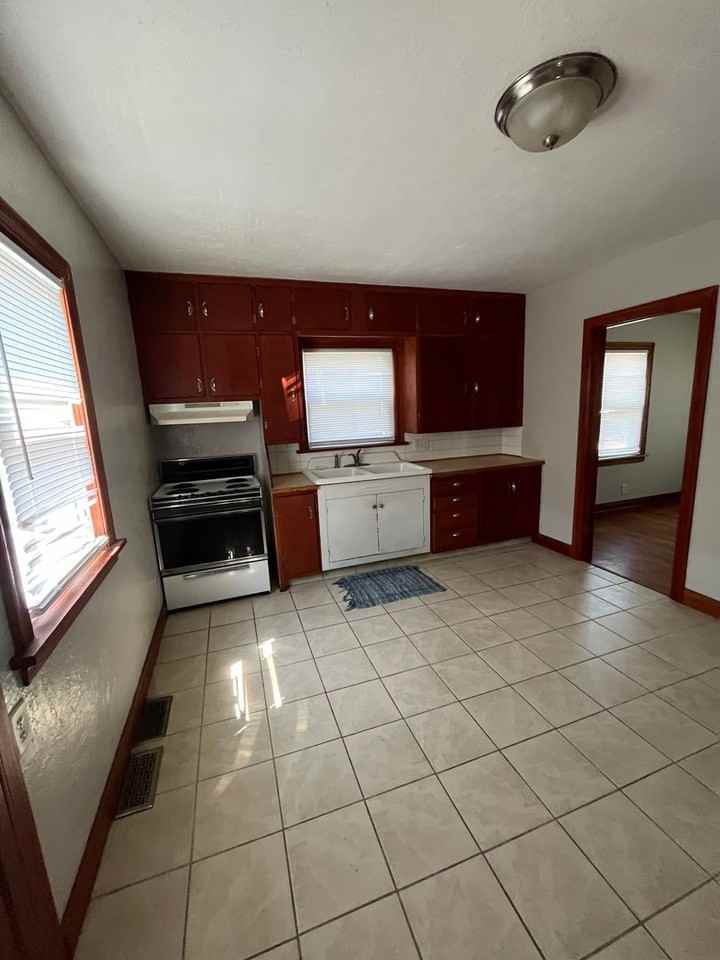 1214 19th Ave - Photo 3 of 14