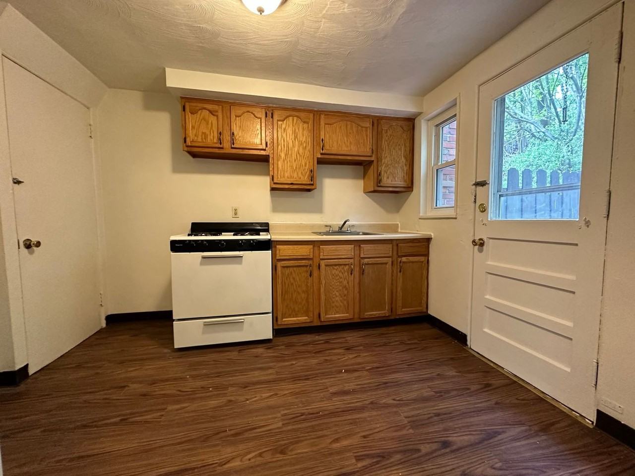 544 Long Rd - Photo 2 of 11