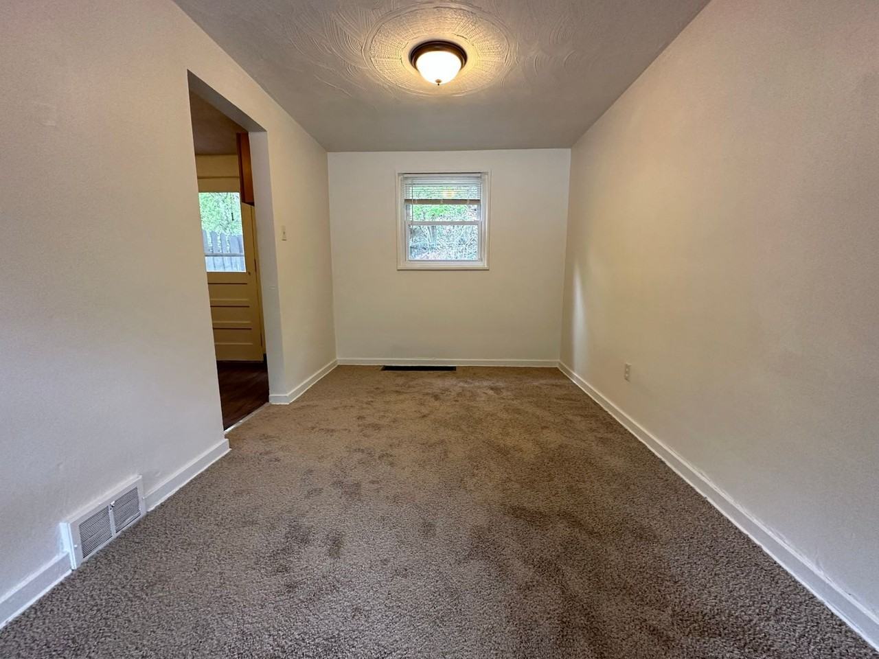 544 Long Rd - Photo 3 of 11