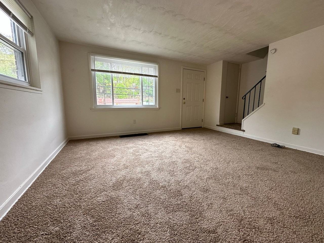 544 Long Rd - Photo 4 of 11