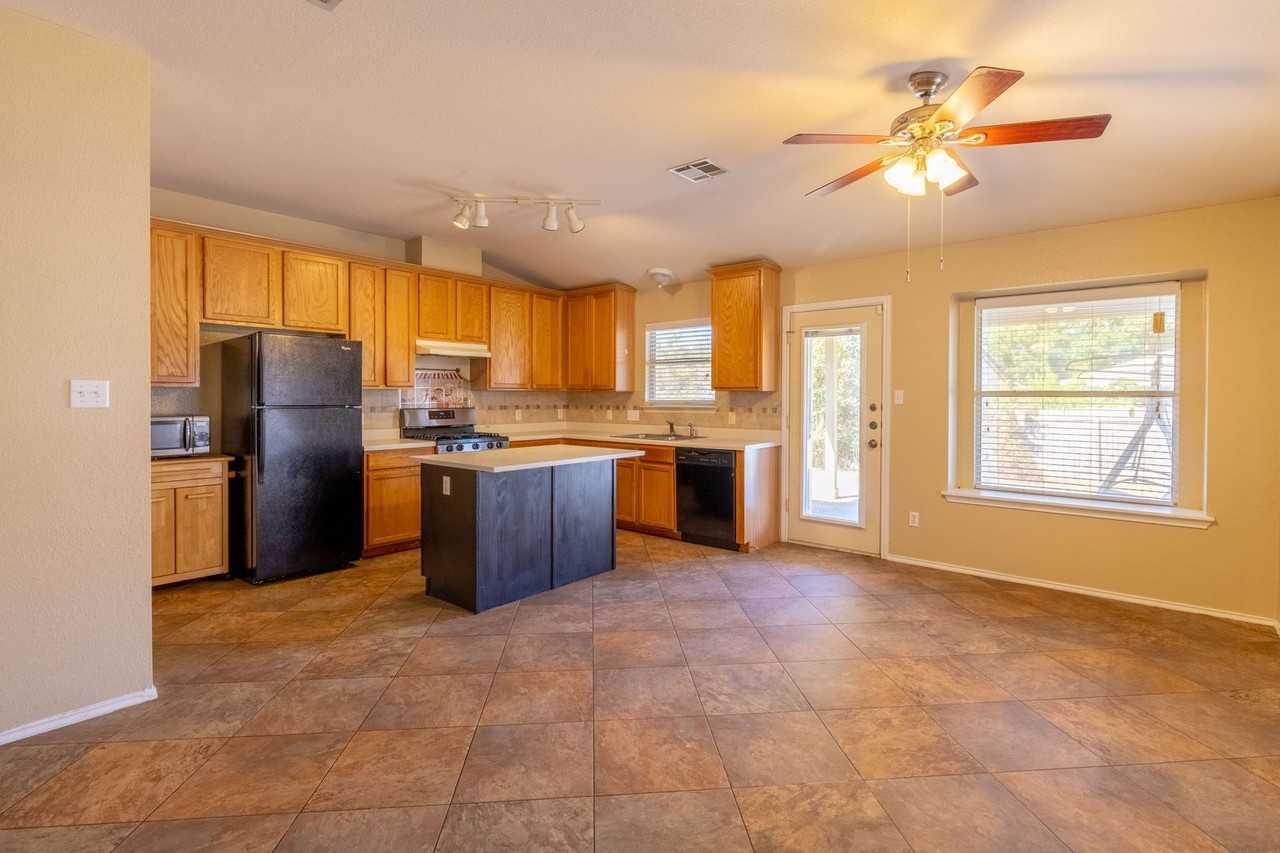 2557 Vernell Way - Photo 7 of 35