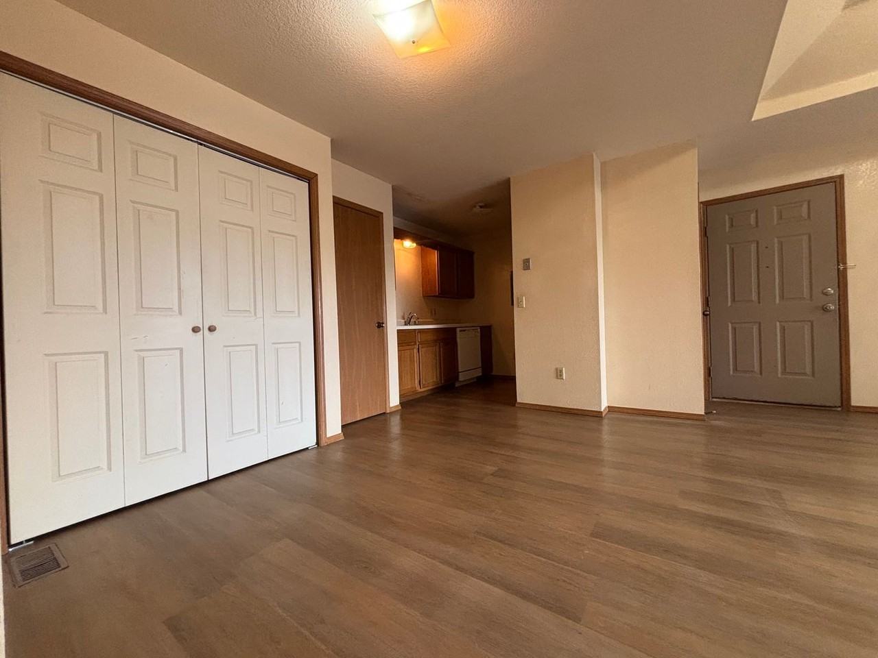 2862 S Meadowbrook Ave #2 - Photo 2 of 10