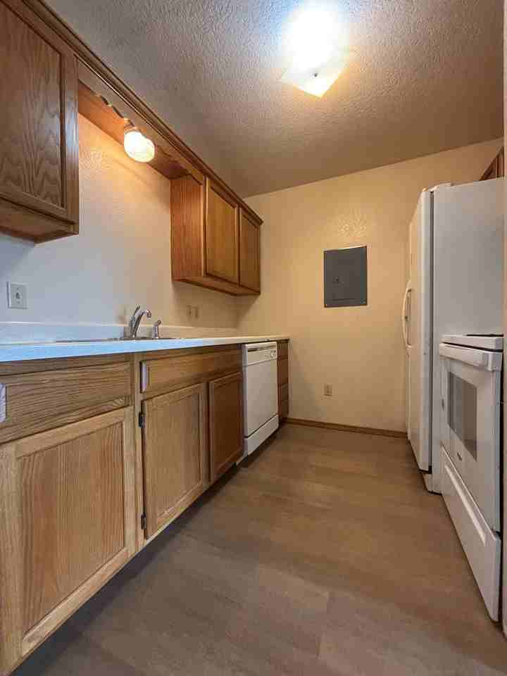 2862 S Meadowbrook Ave #2 - Photo 3 of 10