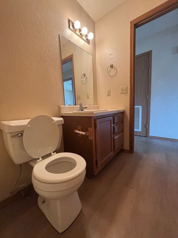 2862 S Meadowbrook Ave #2 - Photo 5 of 10