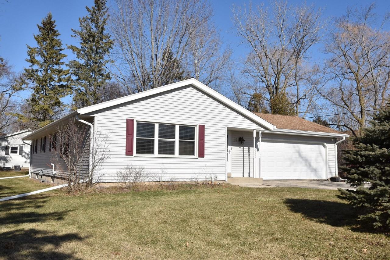 1538 W Liebau Rd - Photo 2 of 37