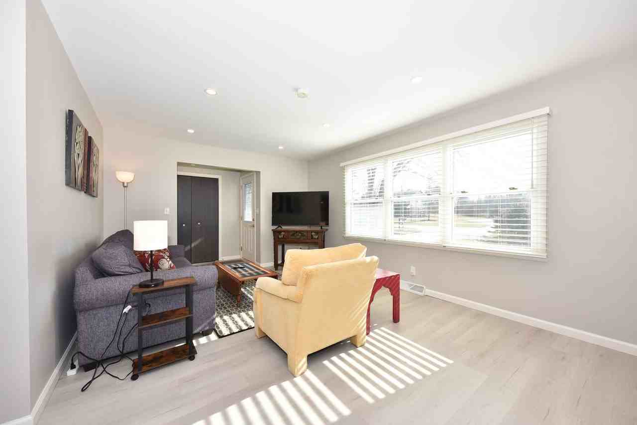 1538 W Liebau Rd - Photo 4 of 37