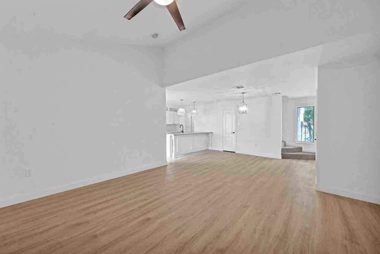 10258 Field Stone Dr - Photo 3 of 24