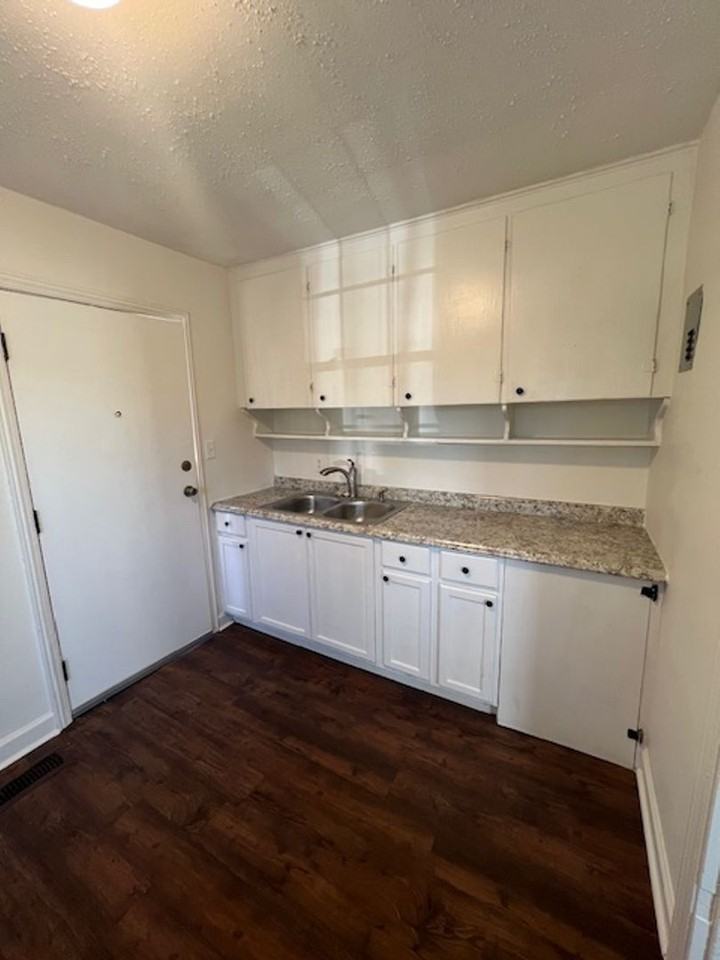 124 Hudson Street - Photo 2 of 13