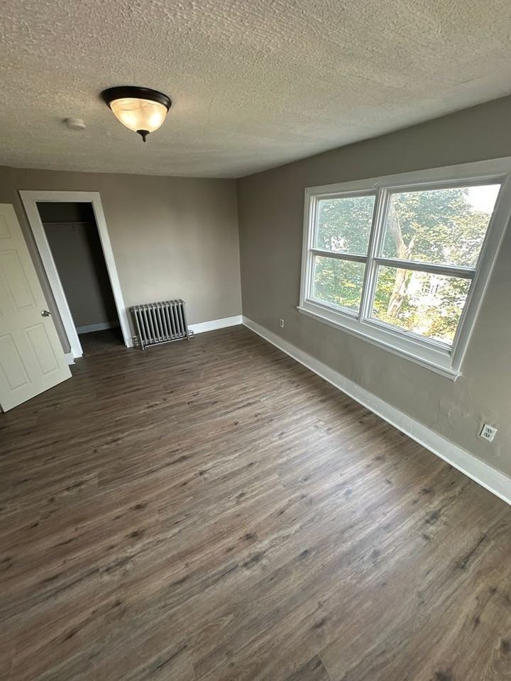 295 E State St - Photo 4 of 13