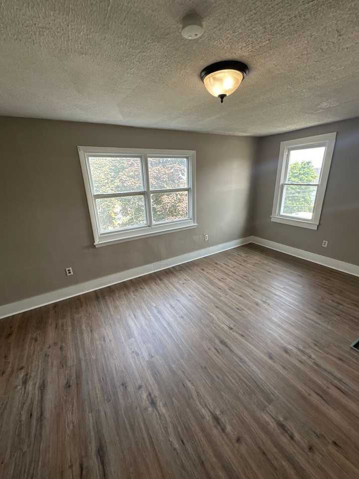 295 E State St - Photo 5 of 13