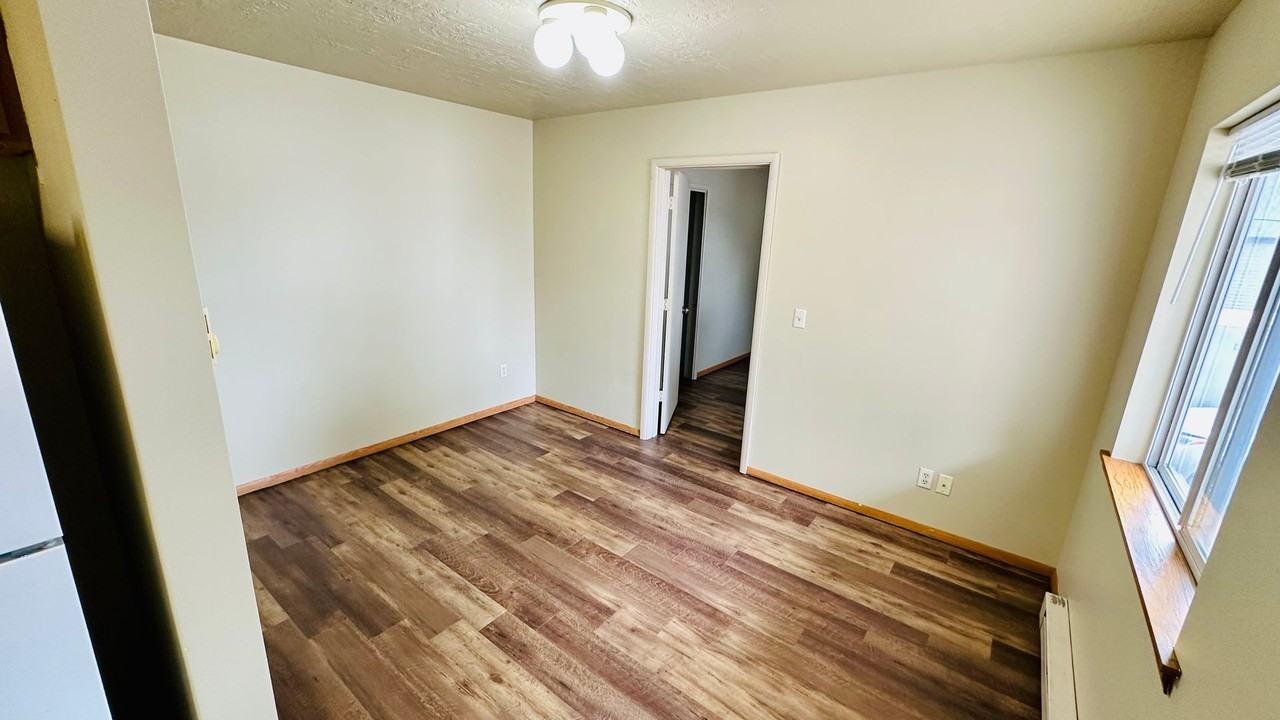 423 S Williams Ave - Photo 4 of 13