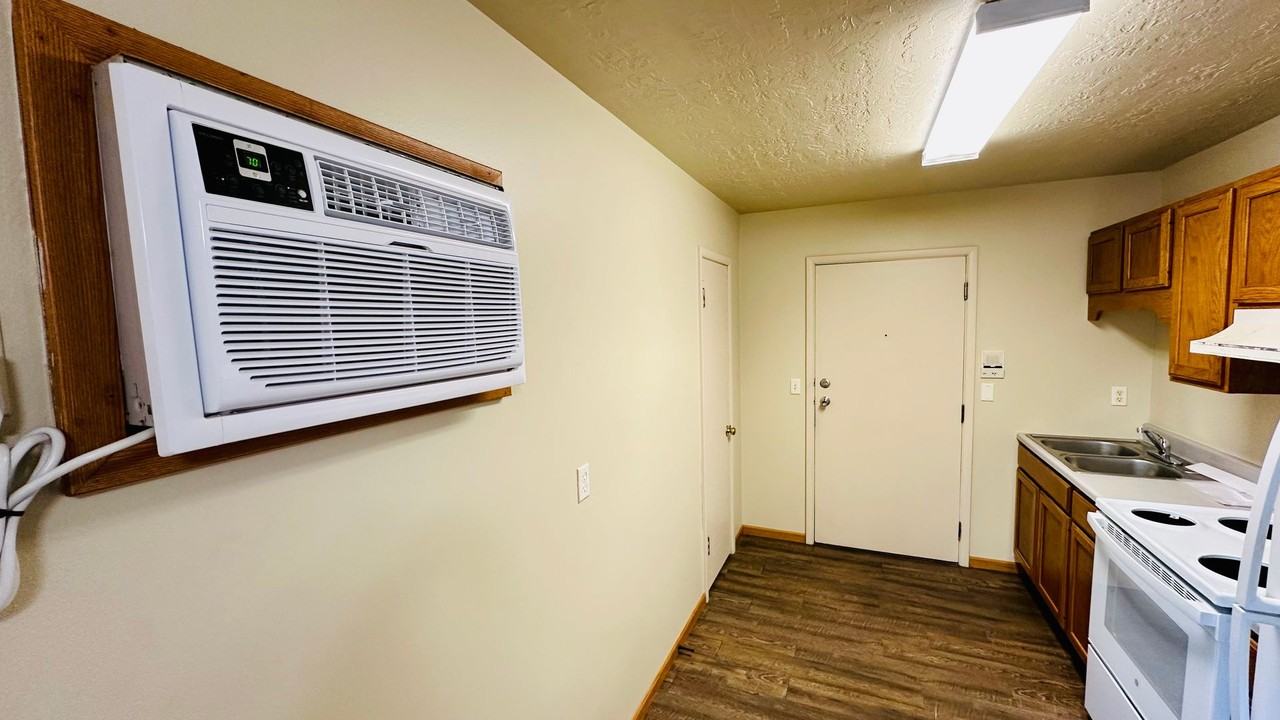 423 S Williams Ave - Photo 6 of 13