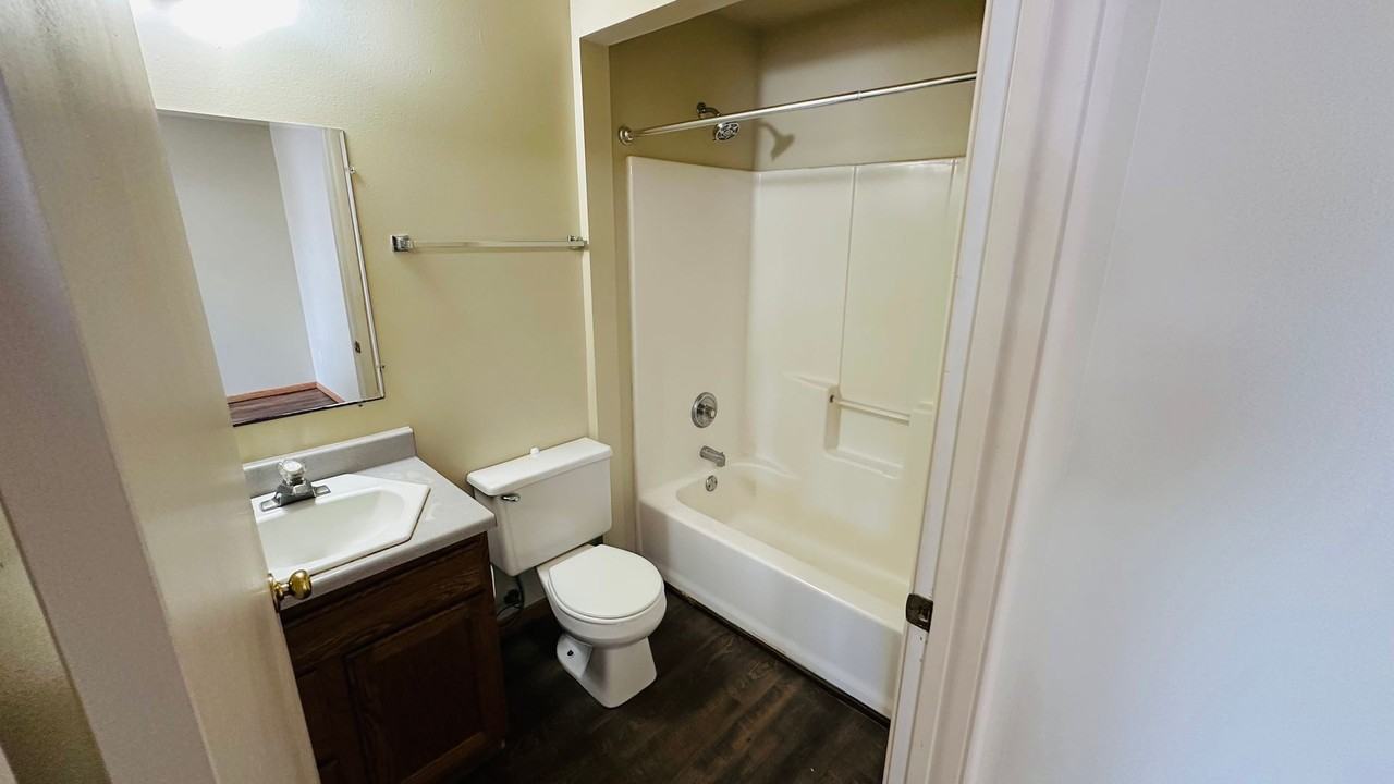 423 S Williams Ave - Photo 5 of 13