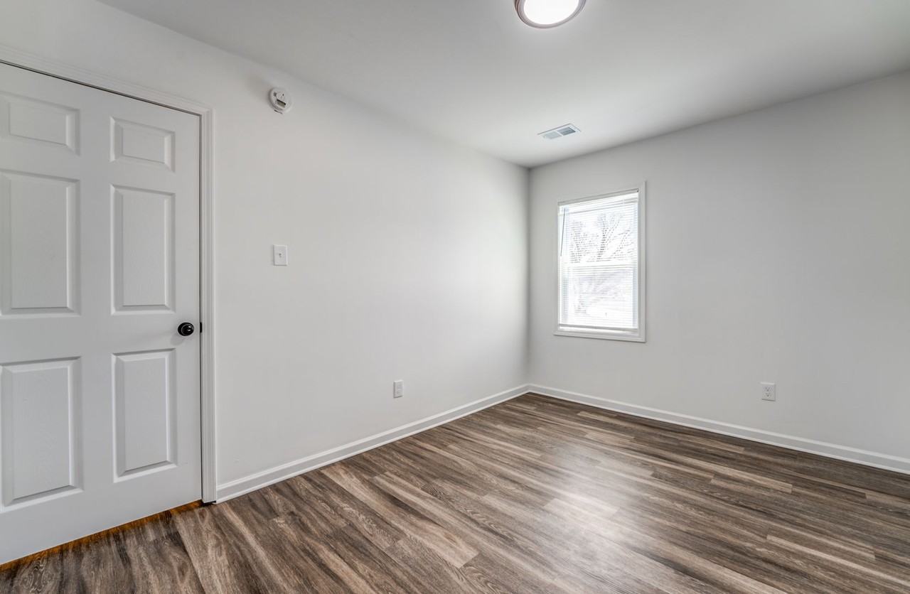 405 W Brooks Rd - Photo 4 of 23