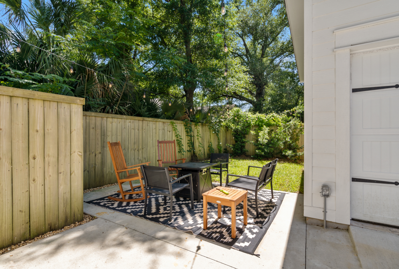 611 N Davis Hwy - Photo 2 of 7