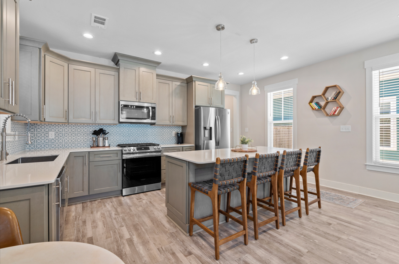 611 N Davis Hwy - Photo 4 of 7