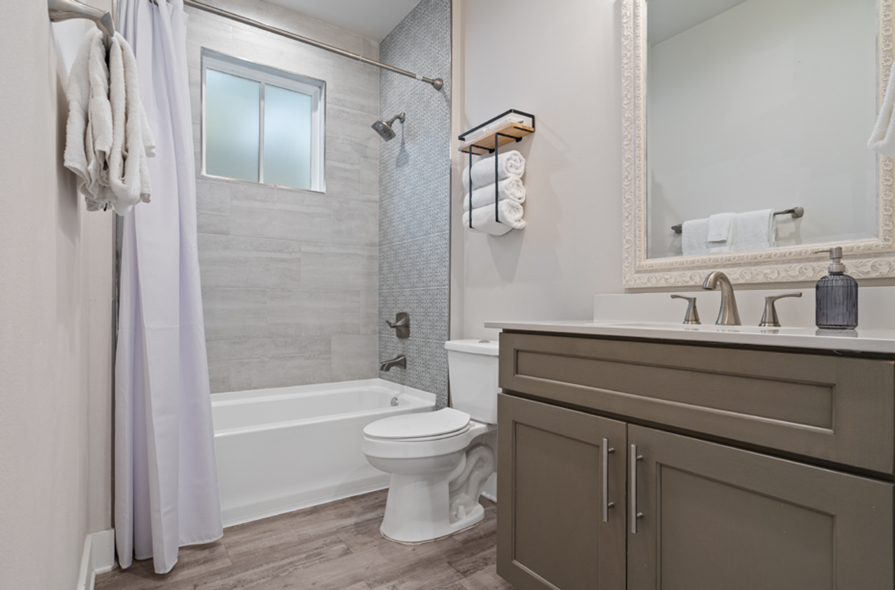 611 N Davis Hwy - Photo 7 of 7