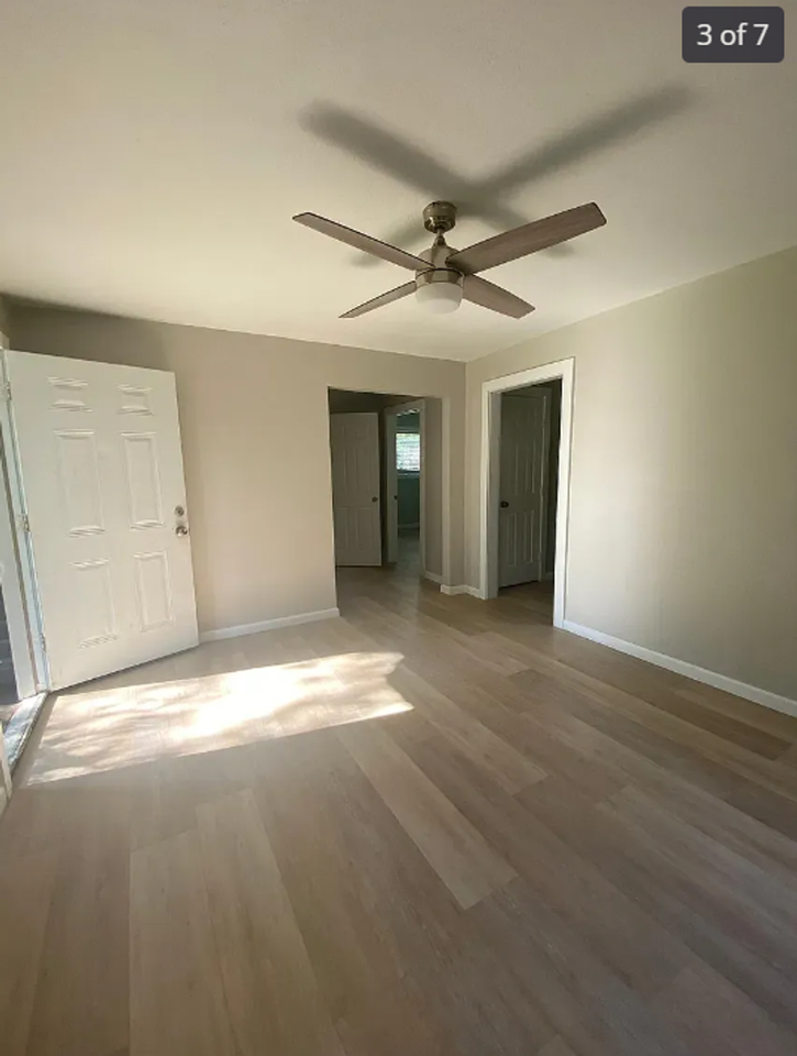 3220 Lampassas St - Photo 3 of 7