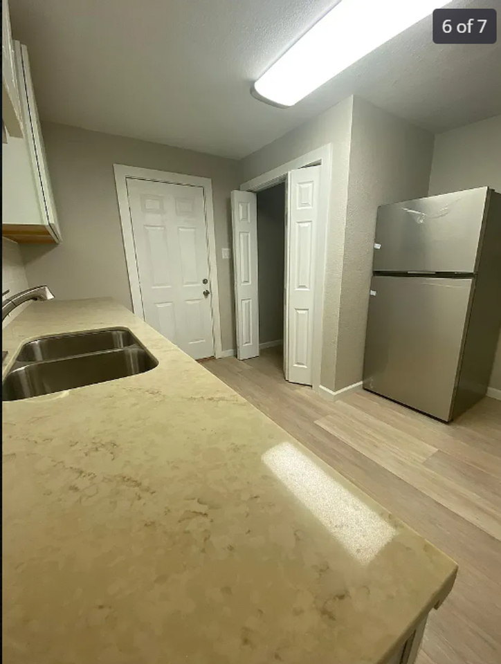 3220 Lampassas St - Photo 6 of 7