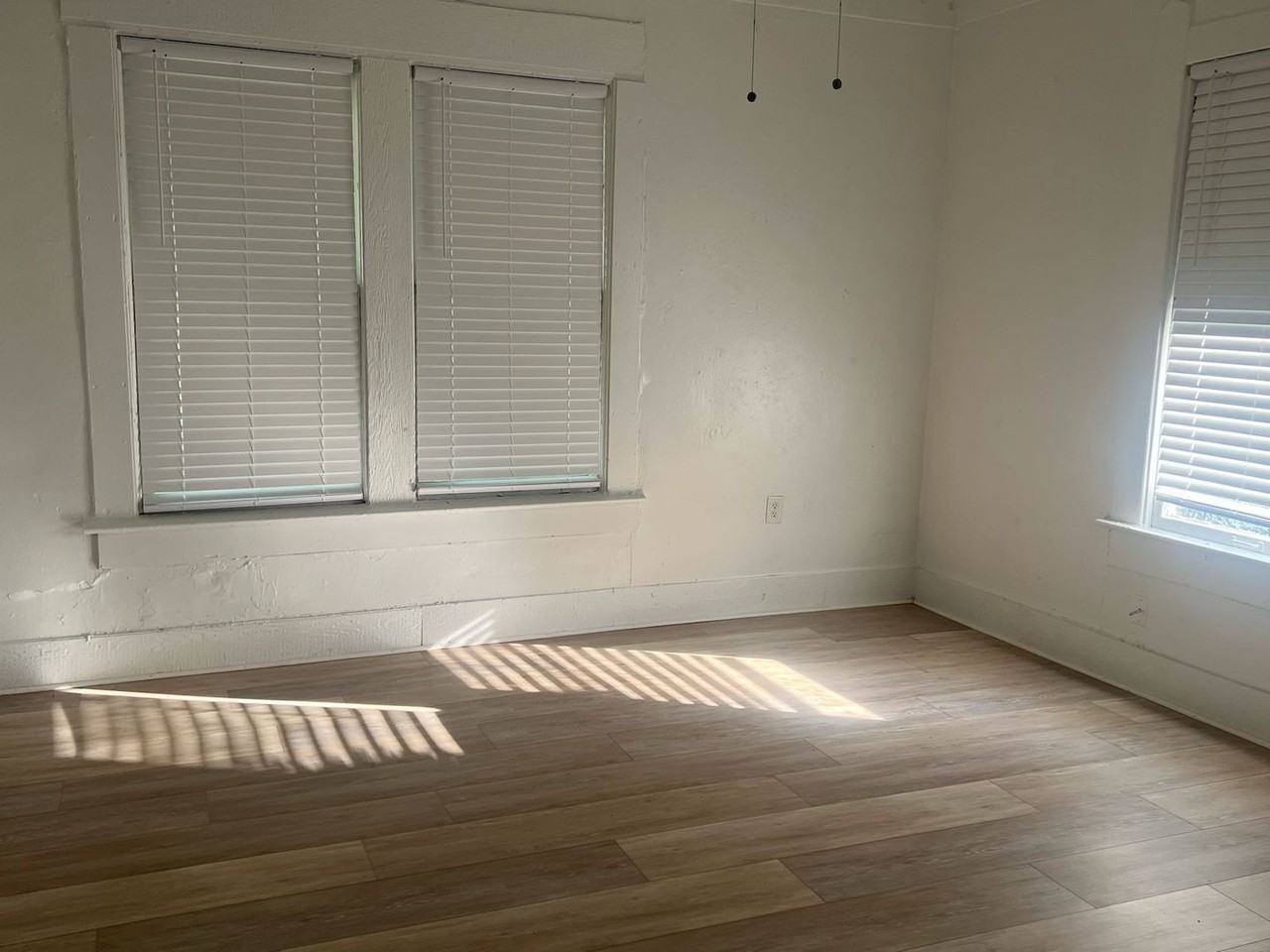 1380 Liveoak St - Photo 2 of 10