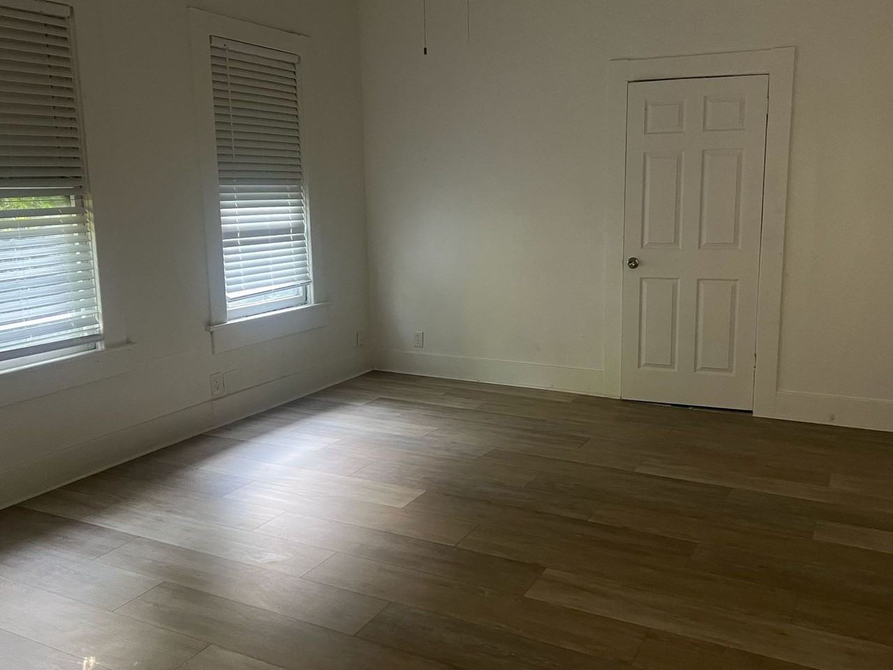 1380 Liveoak St - Photo 3 of 10
