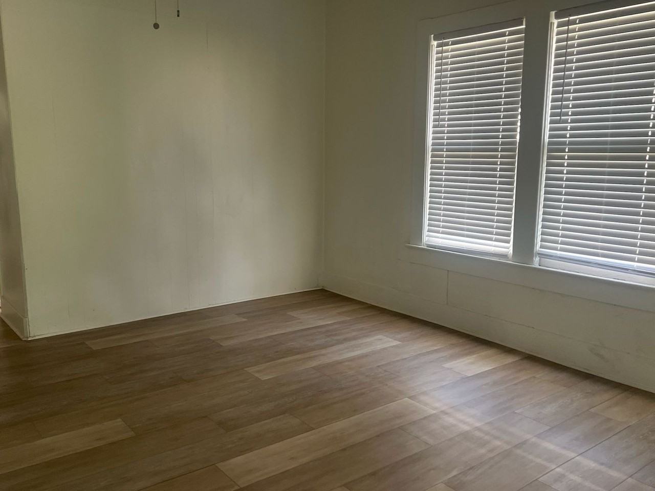 1380 Liveoak St - Photo 5 of 10