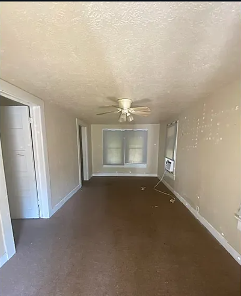 4245 Woodlawn St - Photo 3 of 8